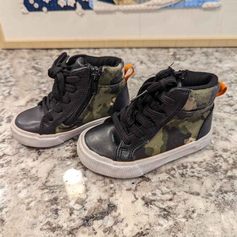 Tucker & Tate Toddler Hi Top Camoflauge Shoes SZ 5D